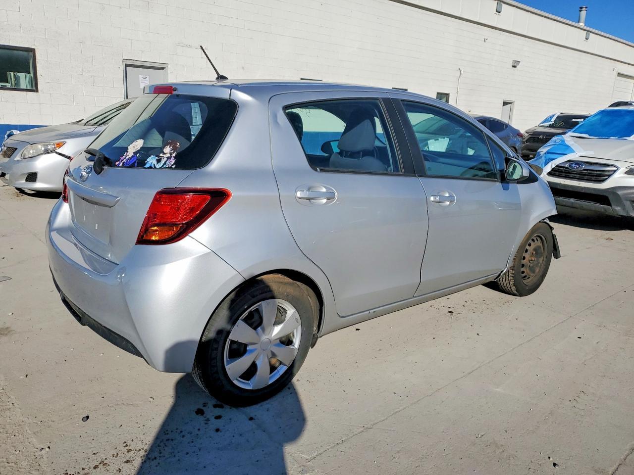 2015 Toyota Yaris 5-Door L - Image 3