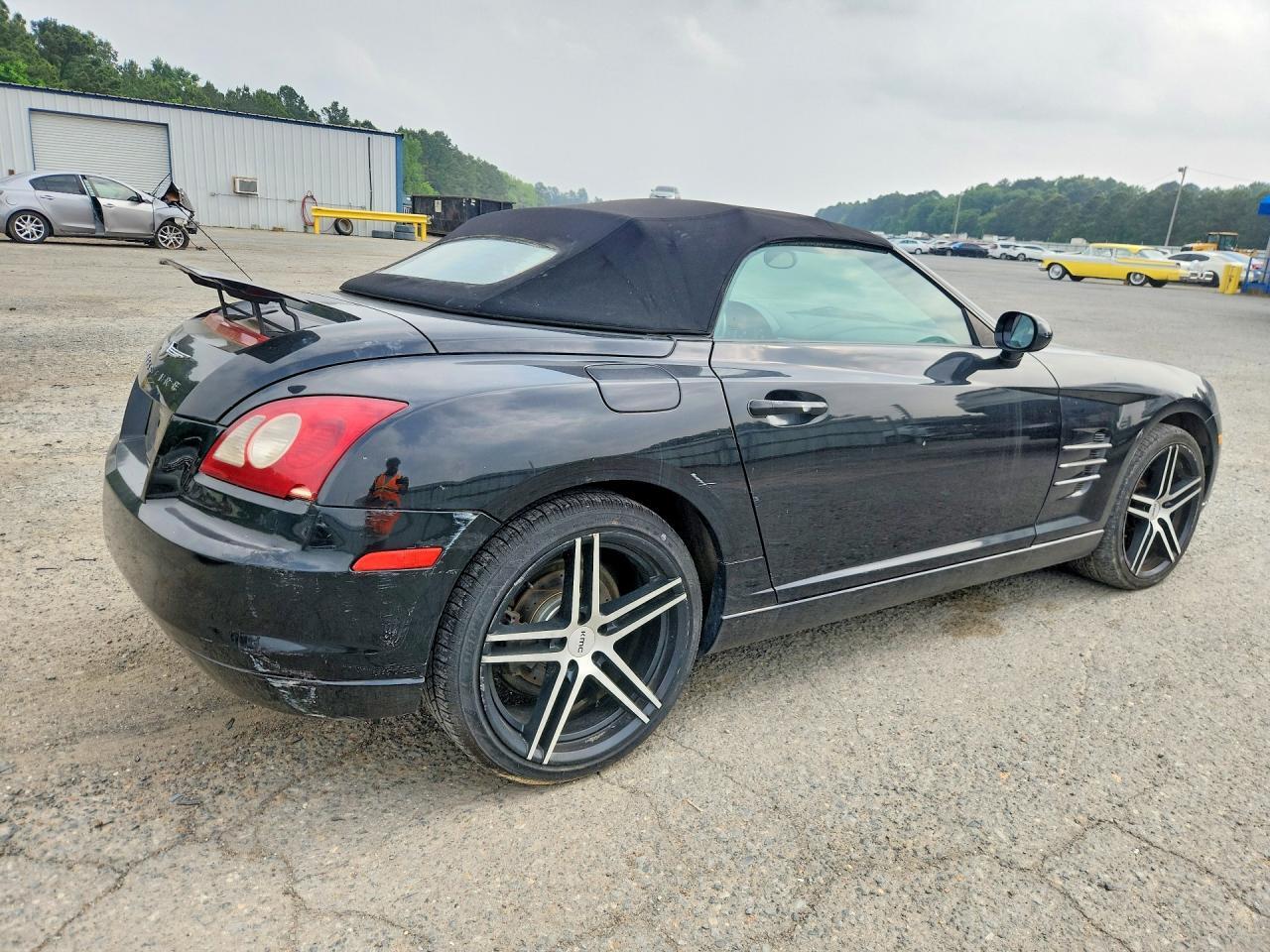 2005 Chrysler Crossfire - Image 3