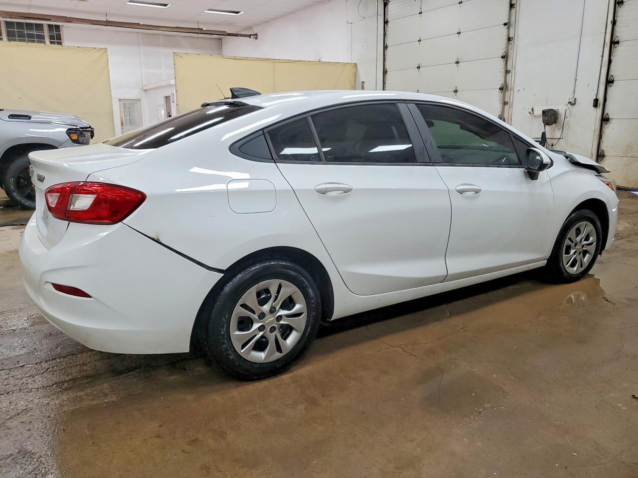 2019 Chevrolet Cruze Ls - Фото 3