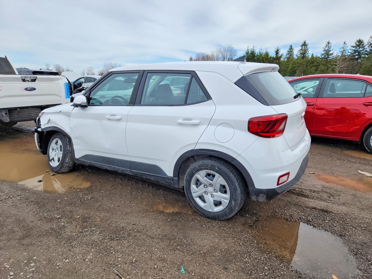 2022 Hyundai Venue - Image 2