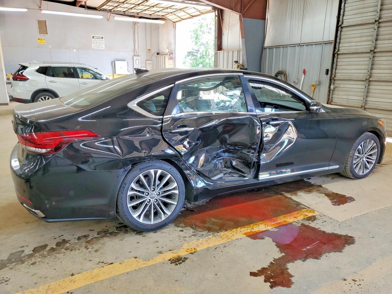 2015 Hyundai Genesis 3.8L - Фото 3