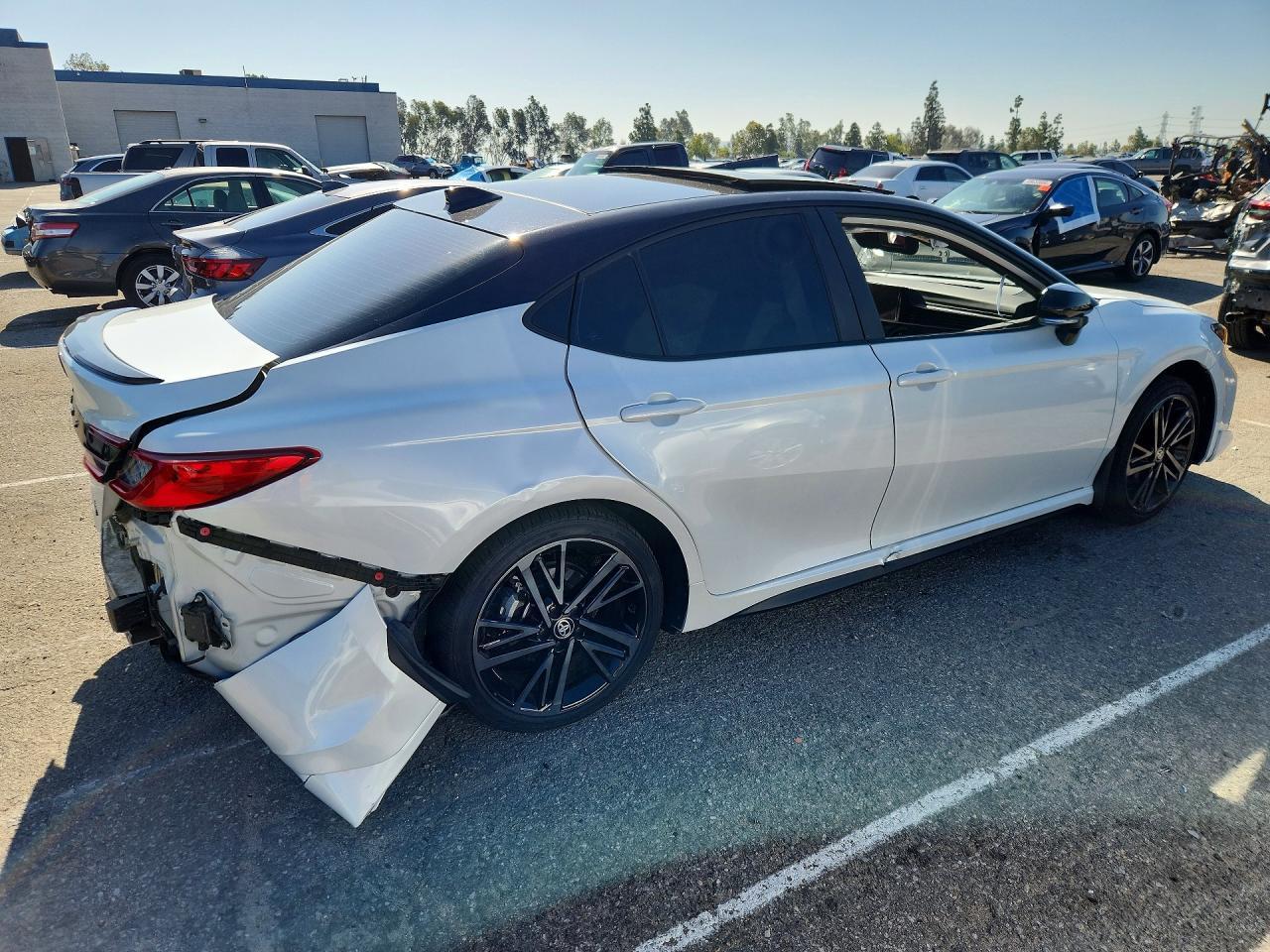 2025 Toyota Camry - Фото 3