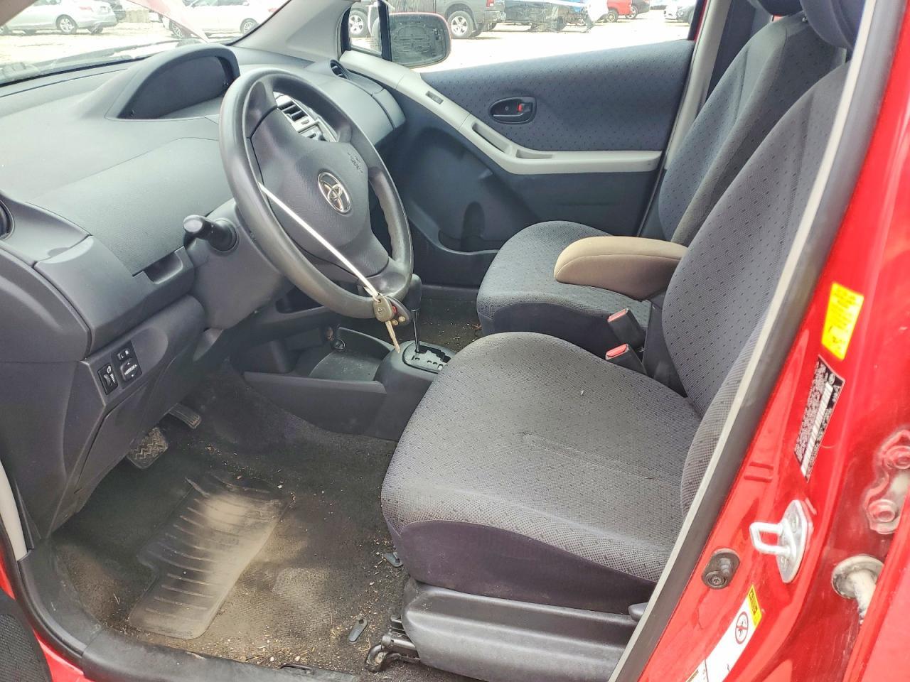 2010 Toyota Yaris Base - Фото 7