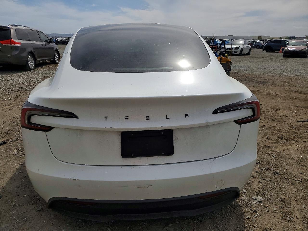2024 Tesla Model 3 - Image 6