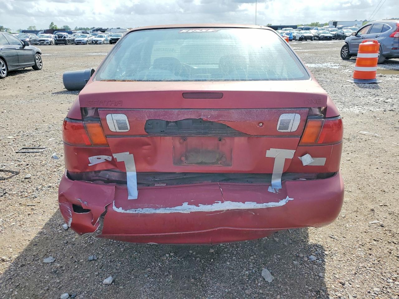 1998 Nissan Sentra Base - Фото 6