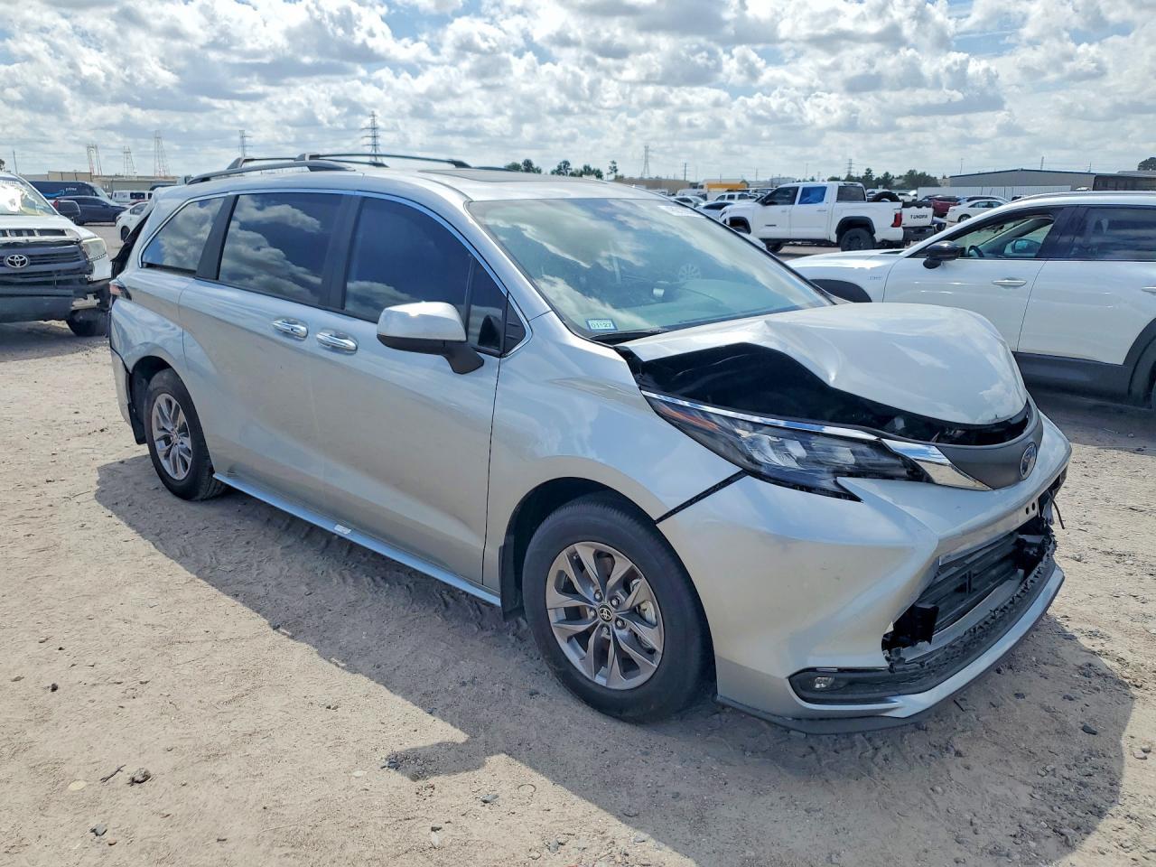 2025 Toyota Sienna Xle 8-Passenger - Фото 4