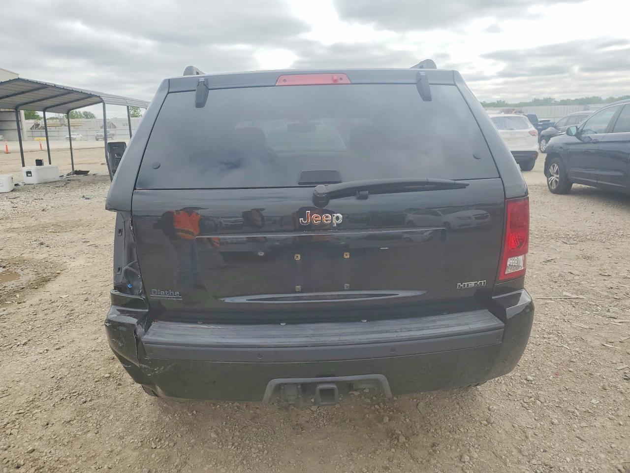 2010 Jeep Grand Cherokee Laredo - Image 6