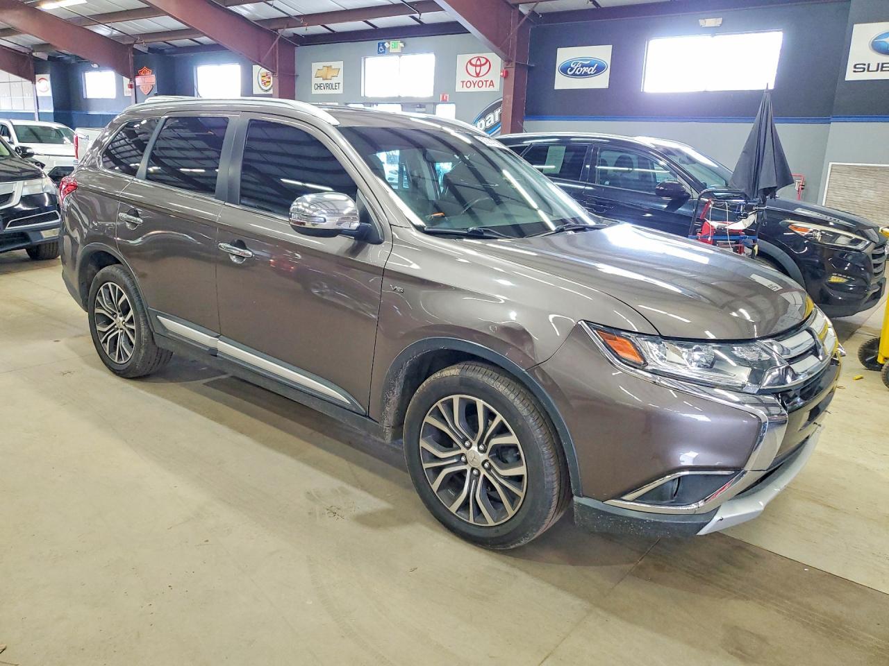 2016 Mitsubishi Outlander - Image 4