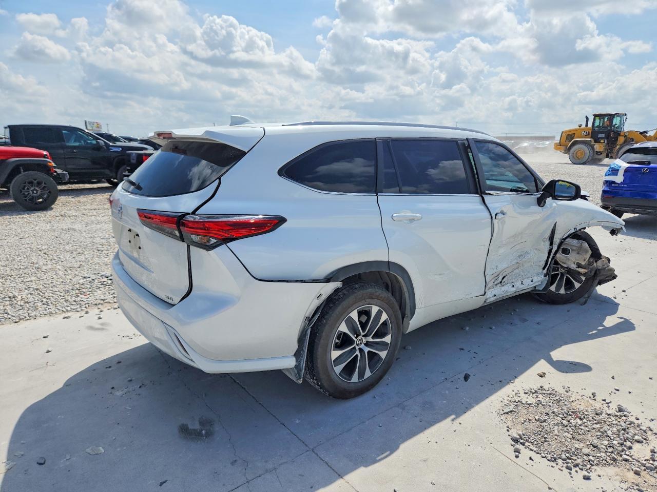 2023 Toyota Highlander Xle - Image 3