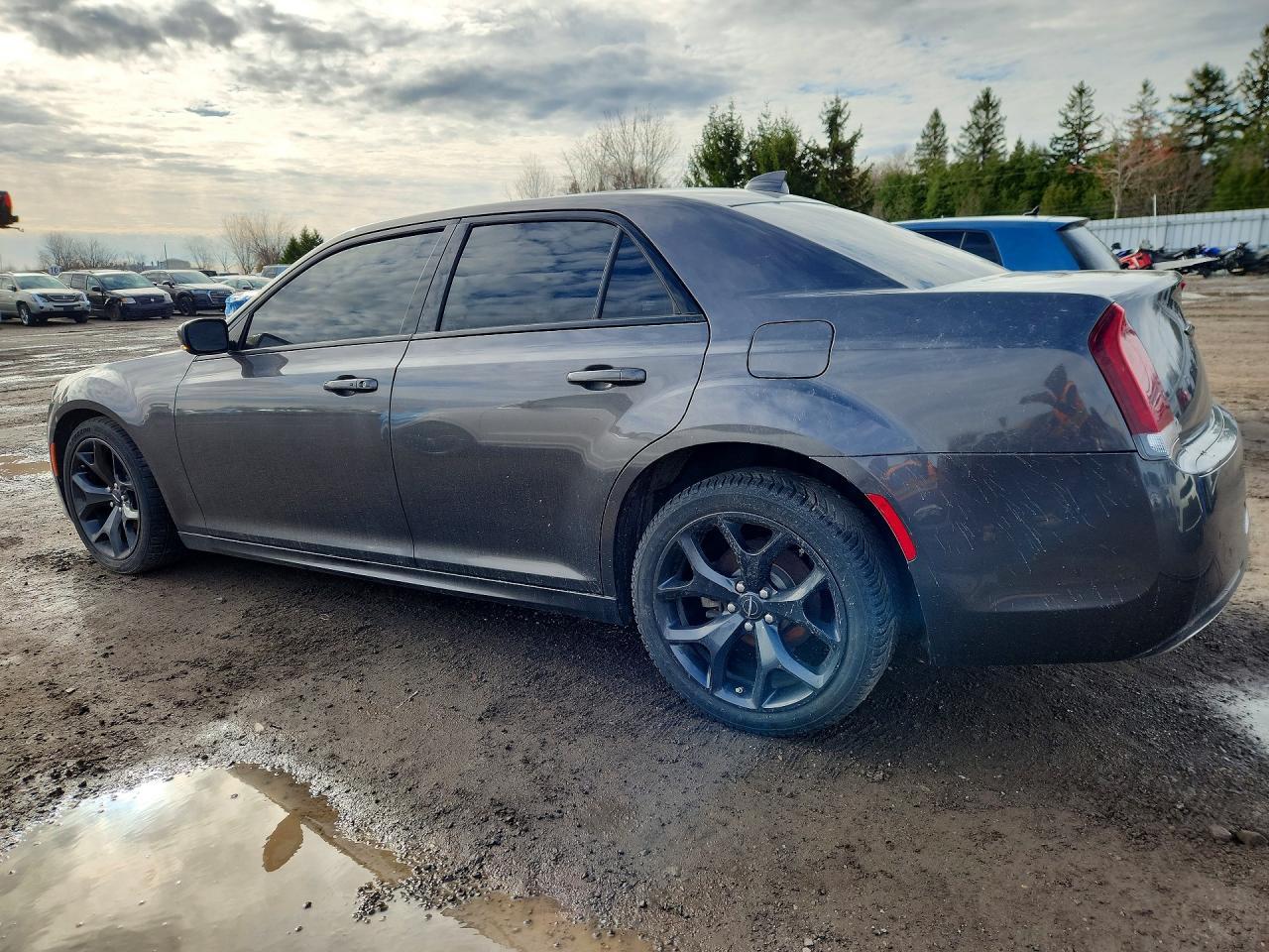 2022 Chrysler 300 Touring L - Фото 2