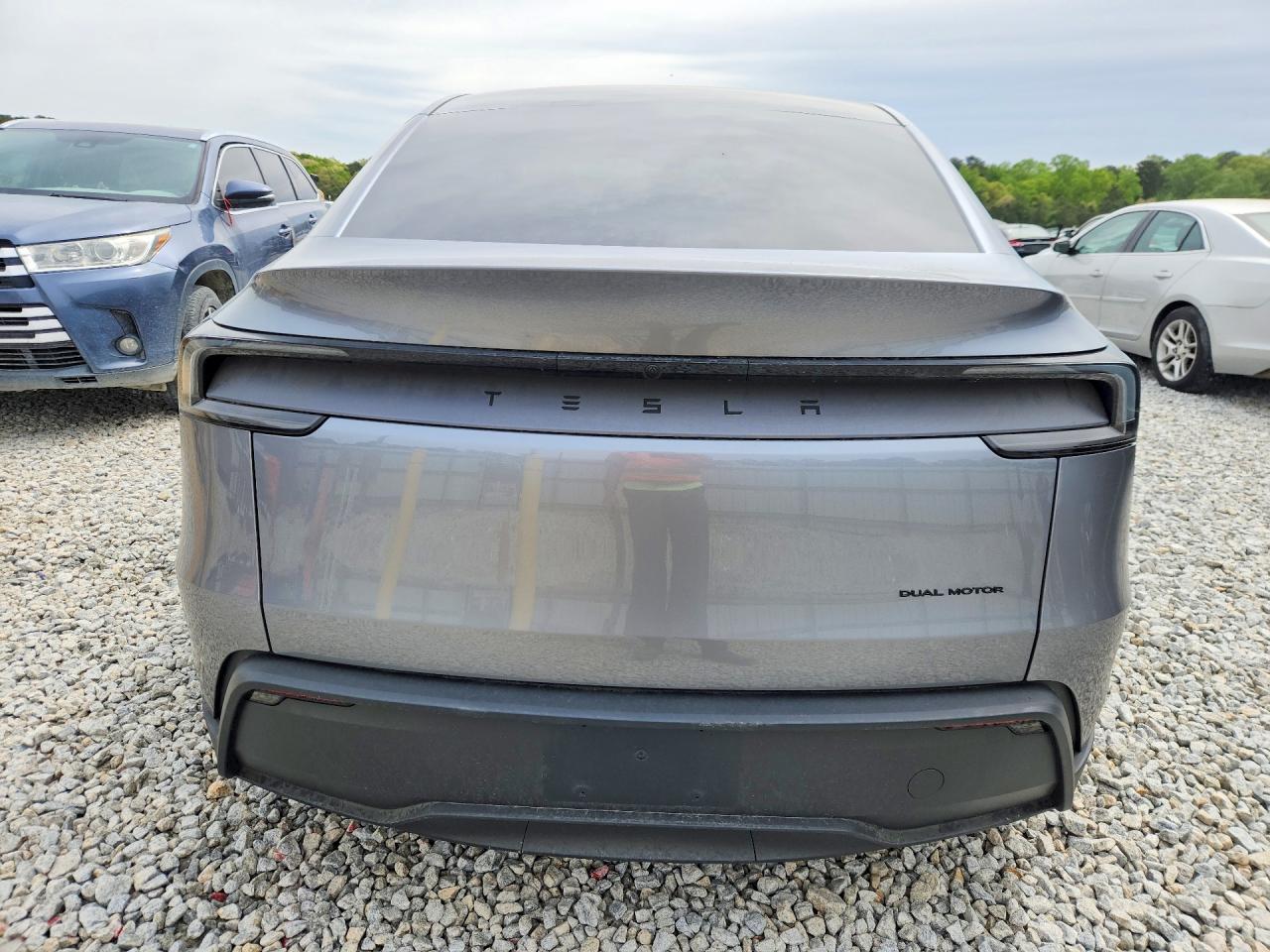 2026 Tesla Model Y - Image 6