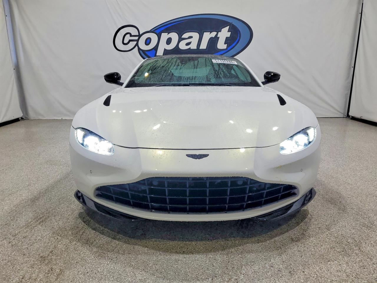 2022 Aston Martin Vantage - Фото 5