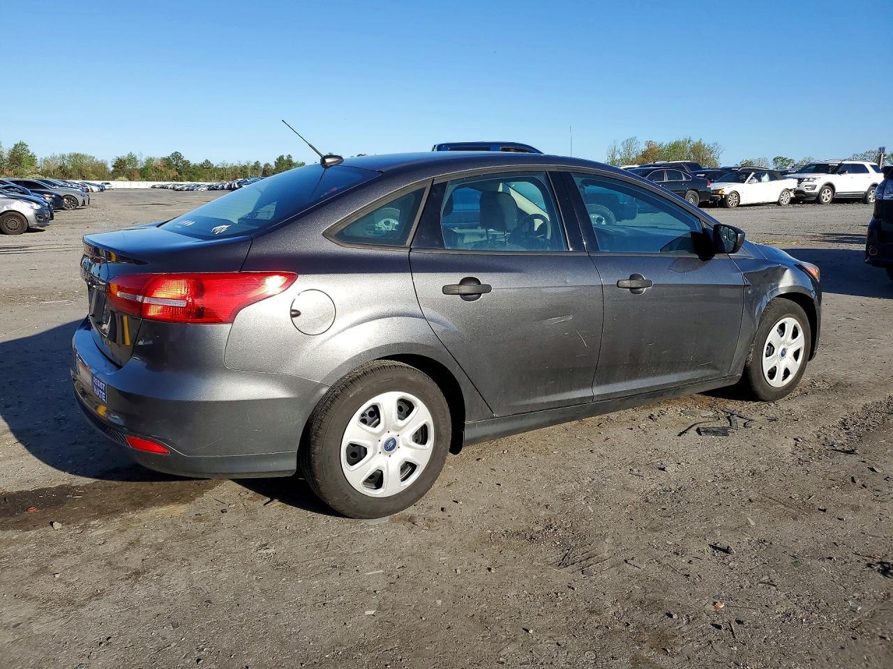 2017 Ford Focus S - Фото 3