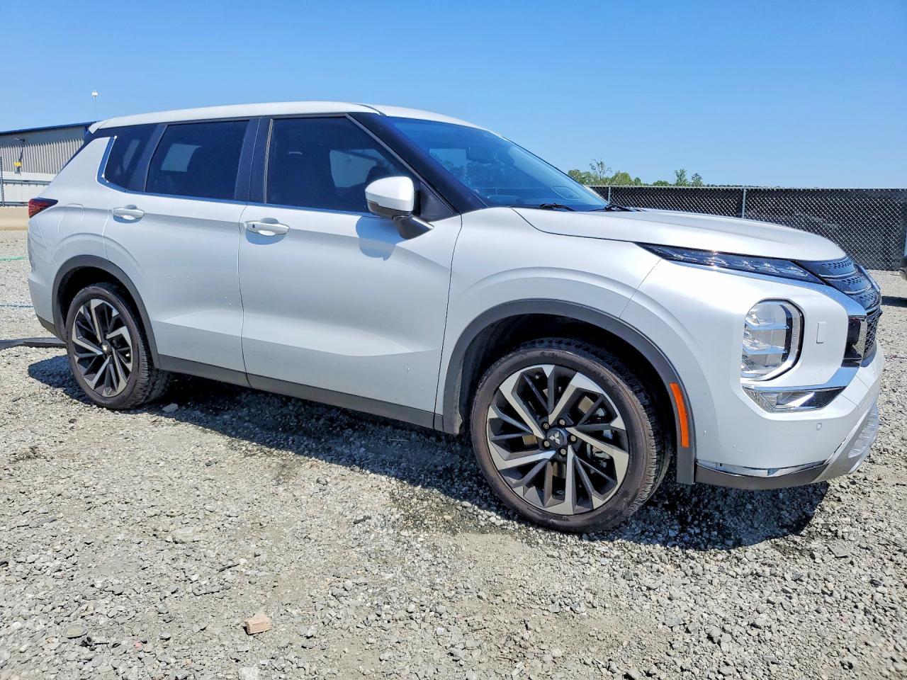 2023 Mitsubishi Outlander Se - Фото 4