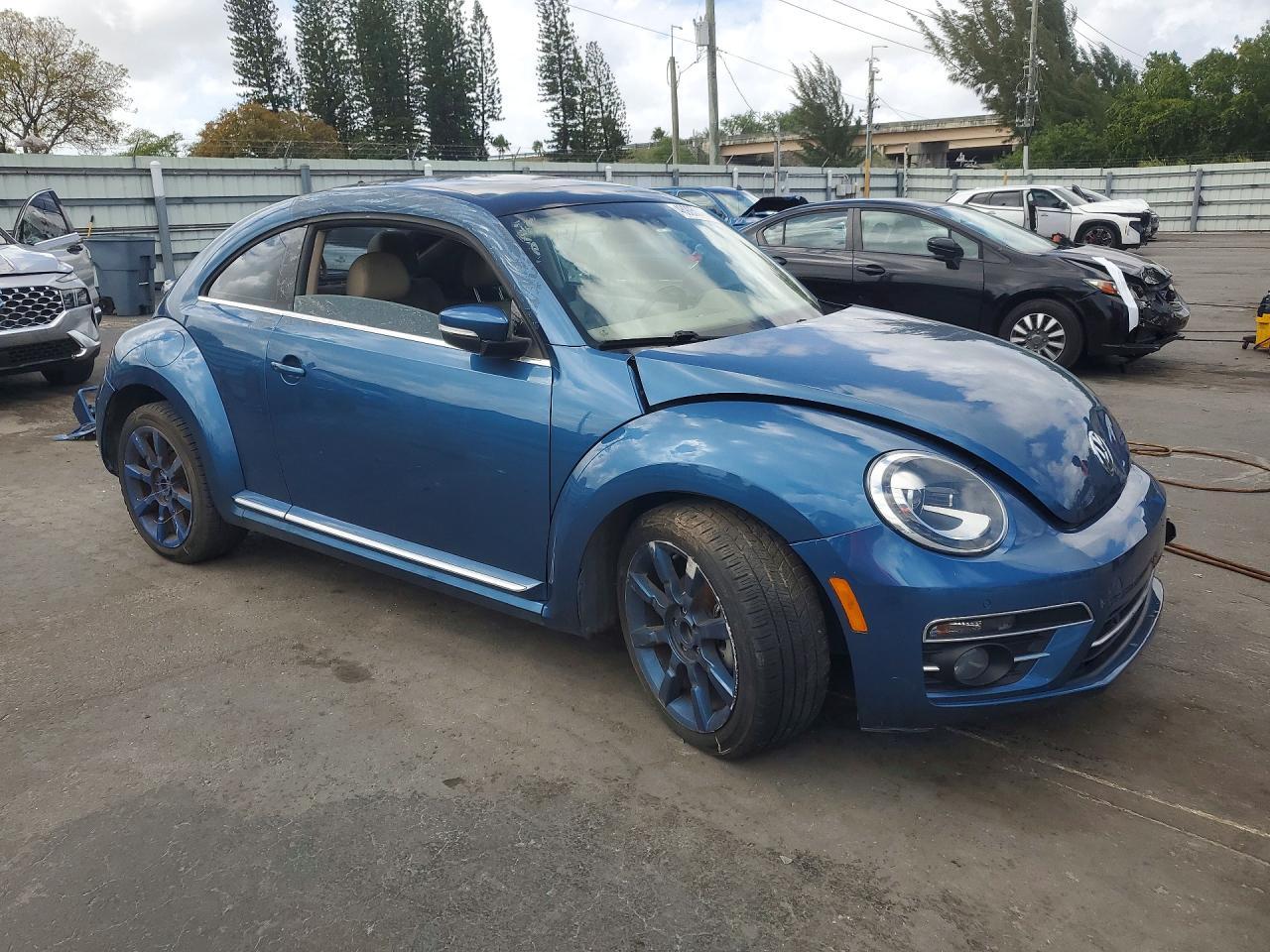 2023 Volkswagen Beetle Se - Image 4