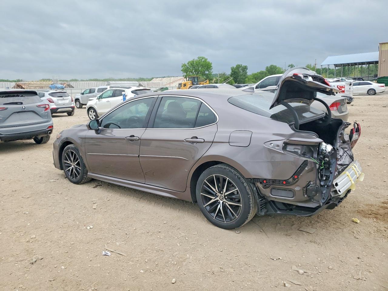2024 Toyota Camry Se - Image 2