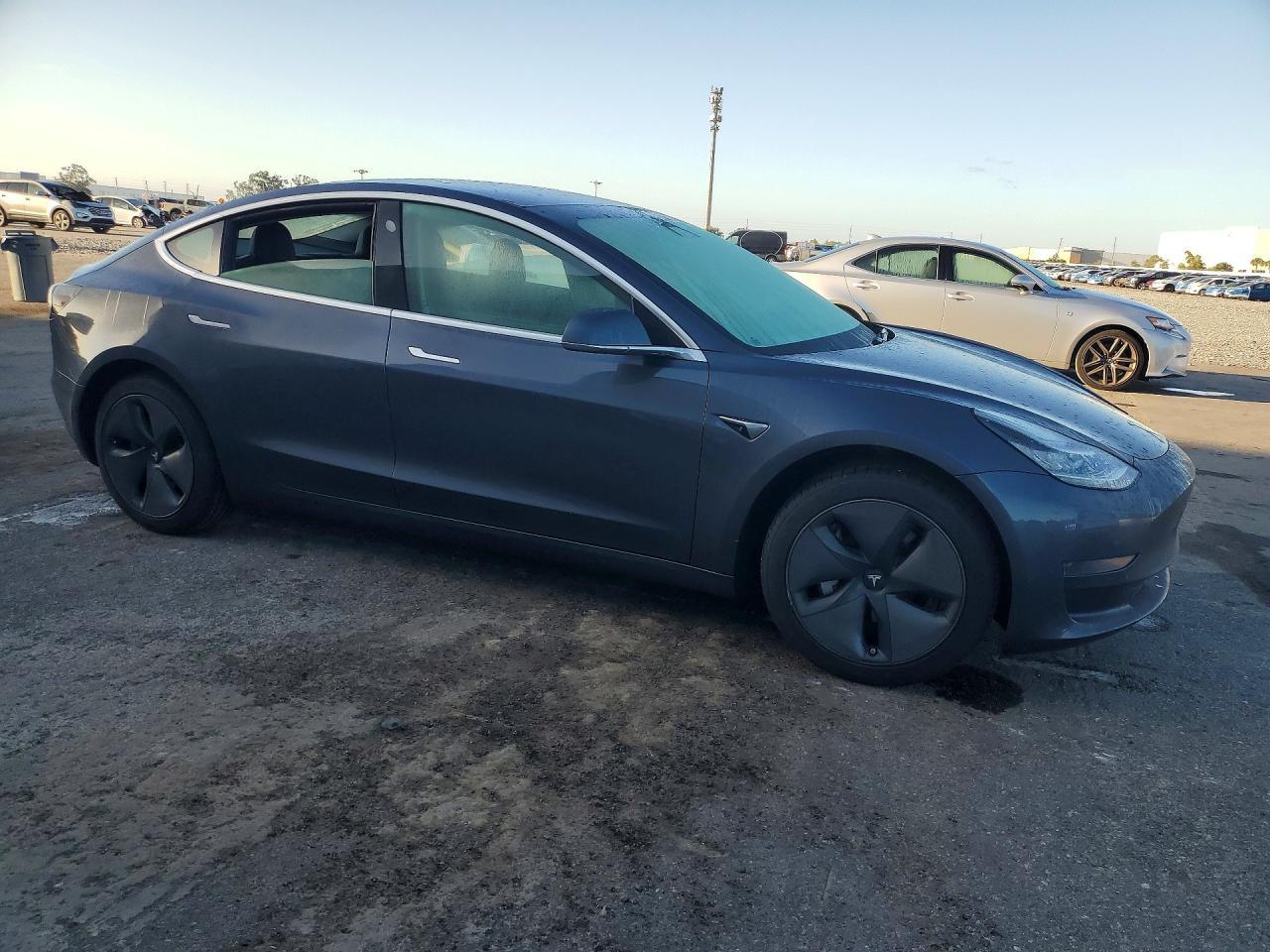 2020 Tesla Model 3 - Фото 4