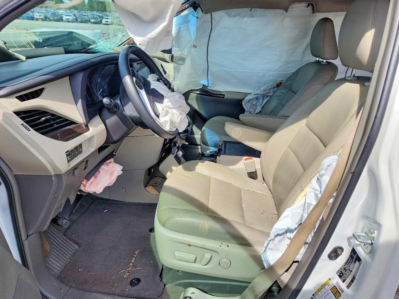 2015 Toyota Sienna Xle Premium 8-Passenger - Image 7