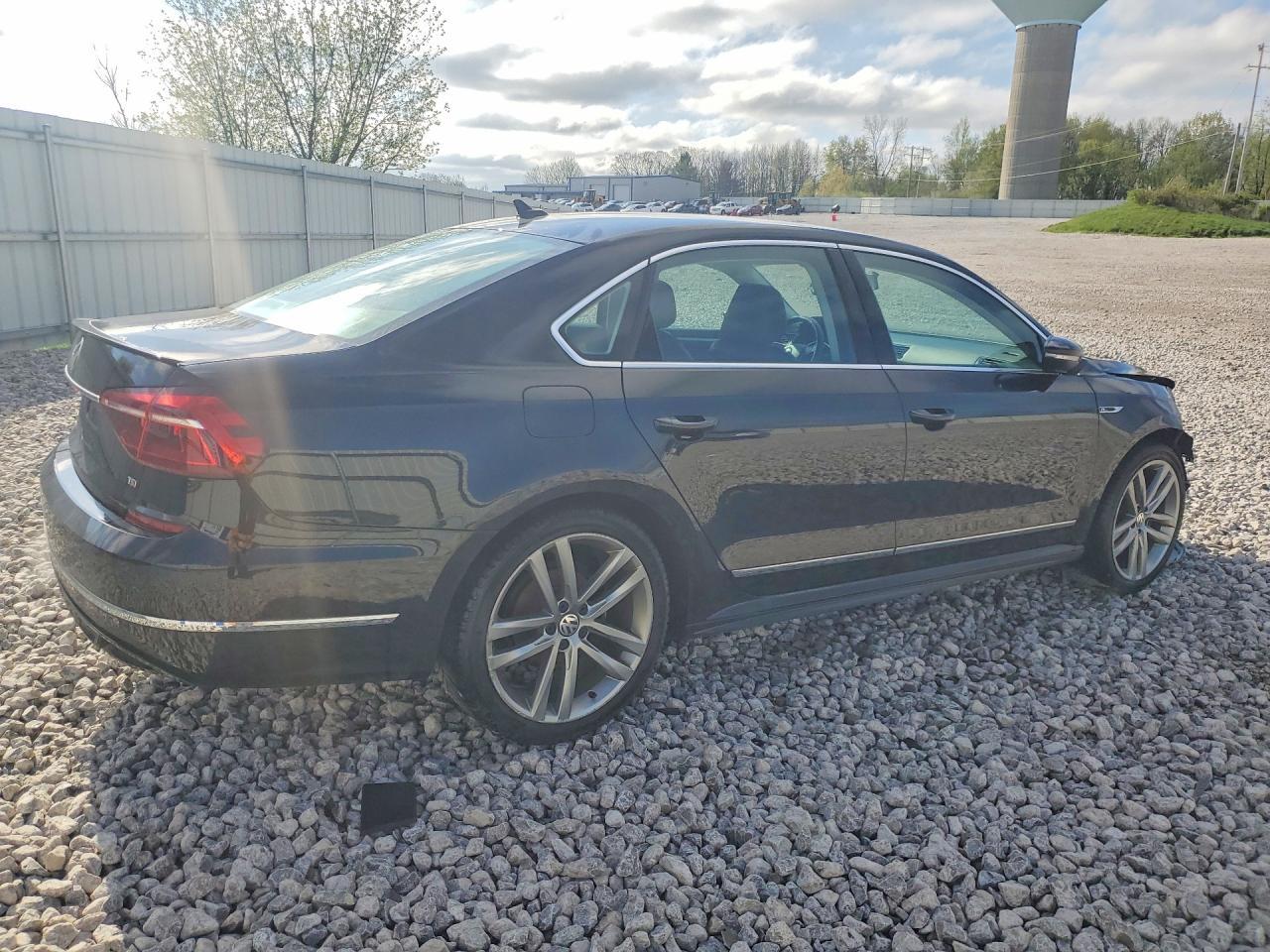 2017 Volkswagen Passat R-Line - Фото 3