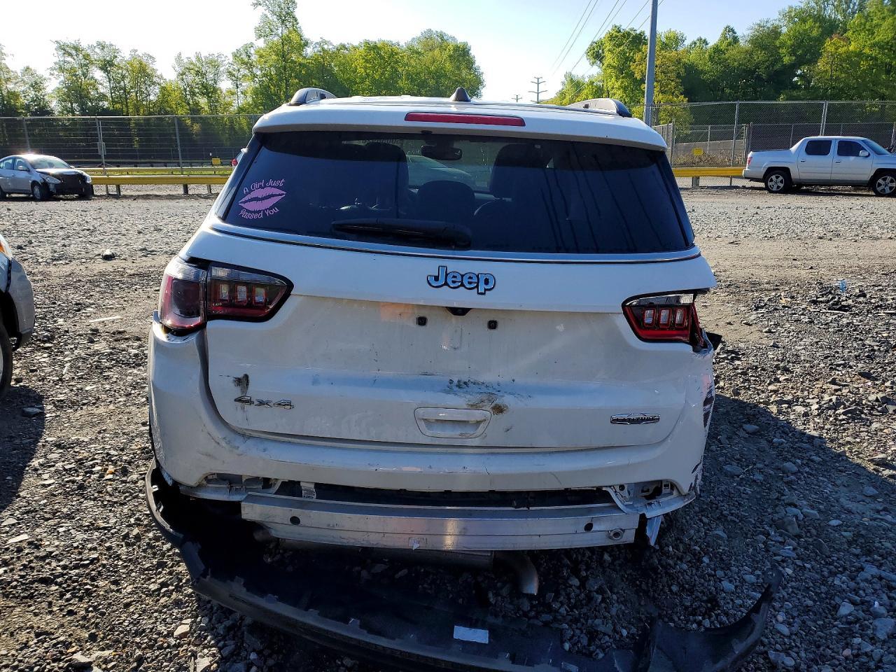 2023 Jeep Compass Latitude - Image 6