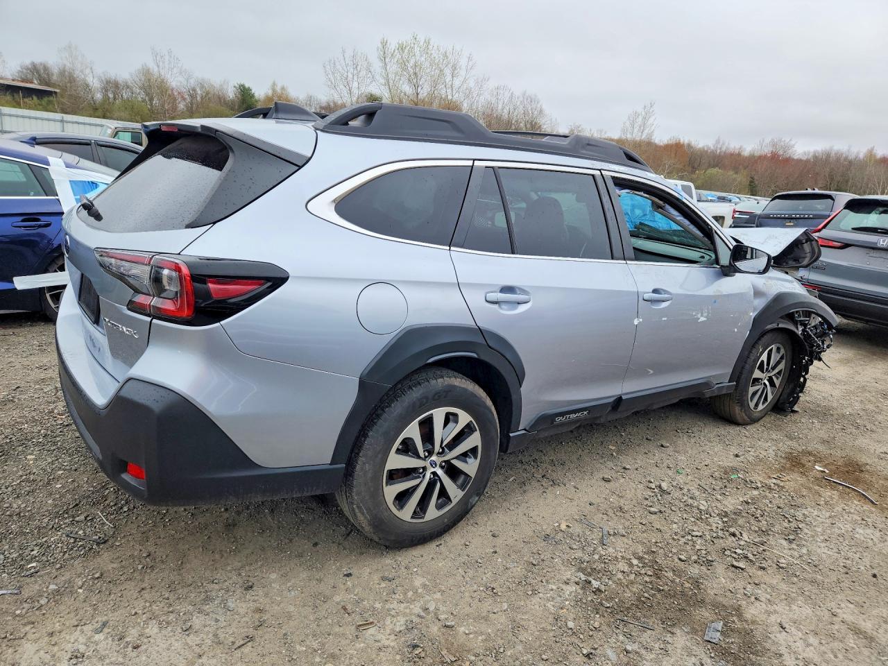 2024 Subaru Outback Premium - Image 3