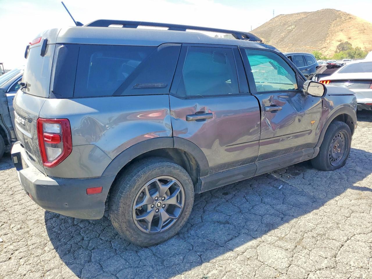 2022 Ford Bronco Sport Badlands - Image 3