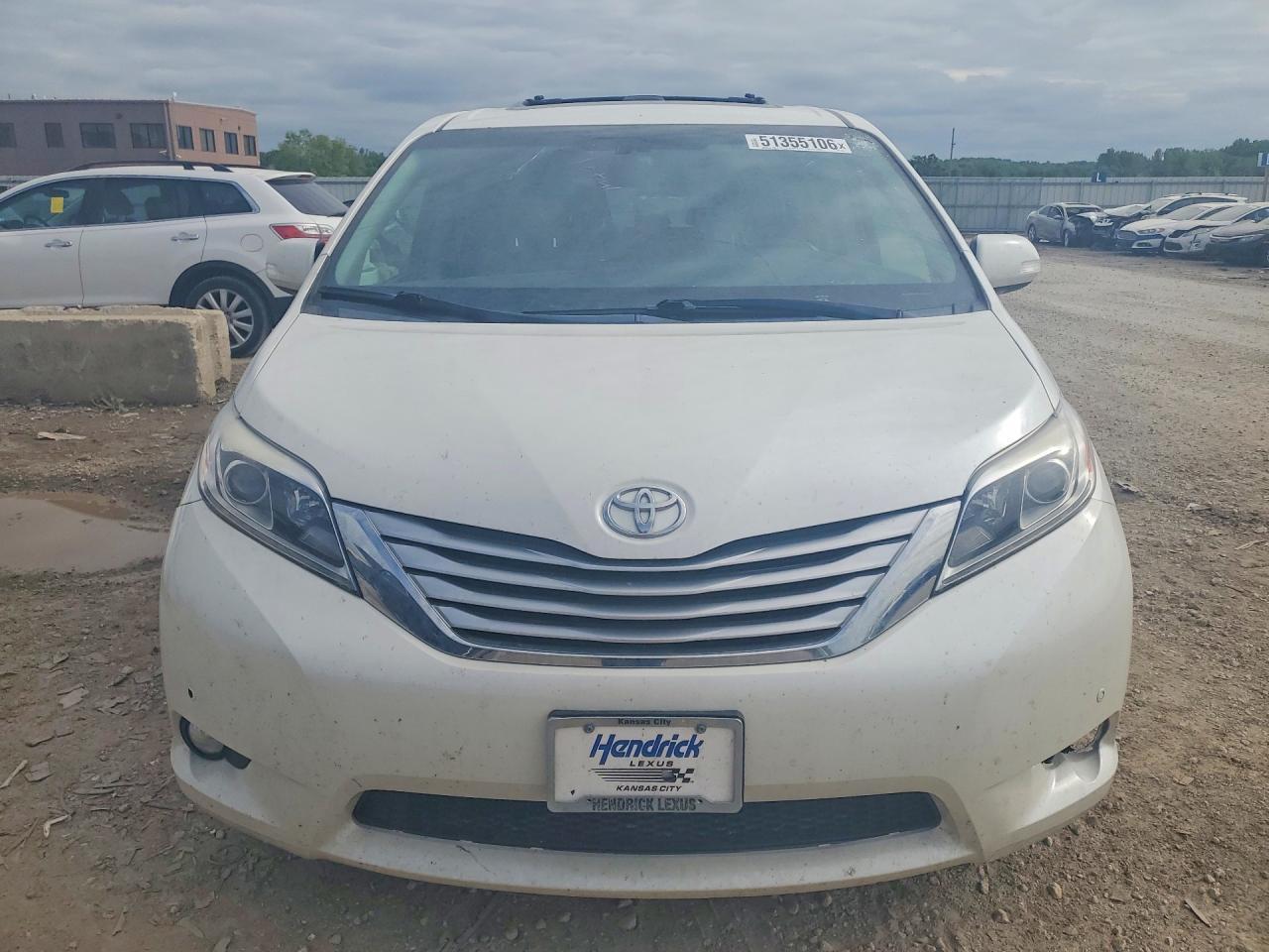2015 Toyota Sienna Limited Premium 7-Passenger - Image 5