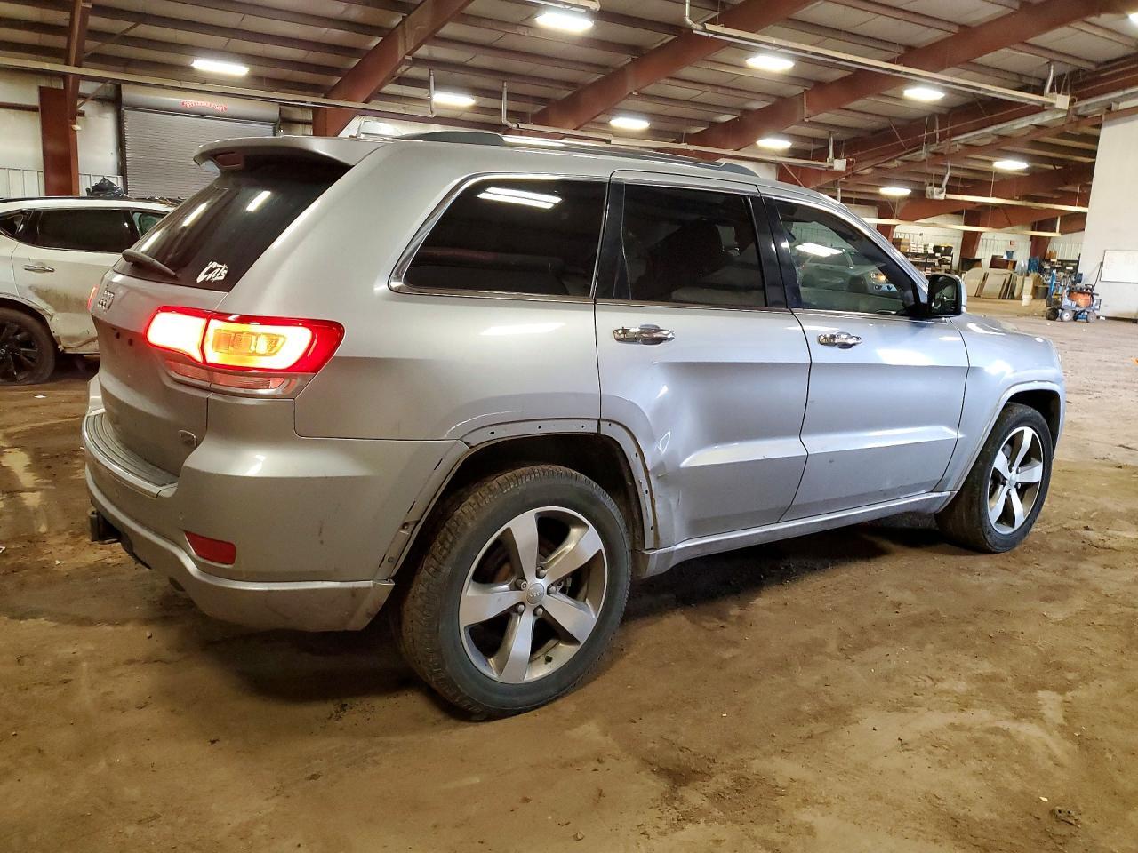 2015 Jeep Grand Cherokee Overland - Image 3