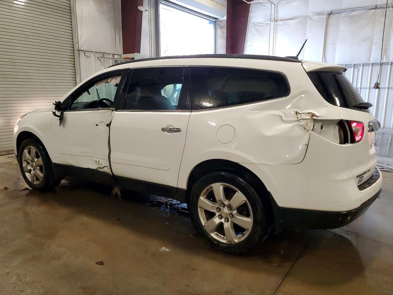 2017 Chevrolet Traverse Lt - Фото 2