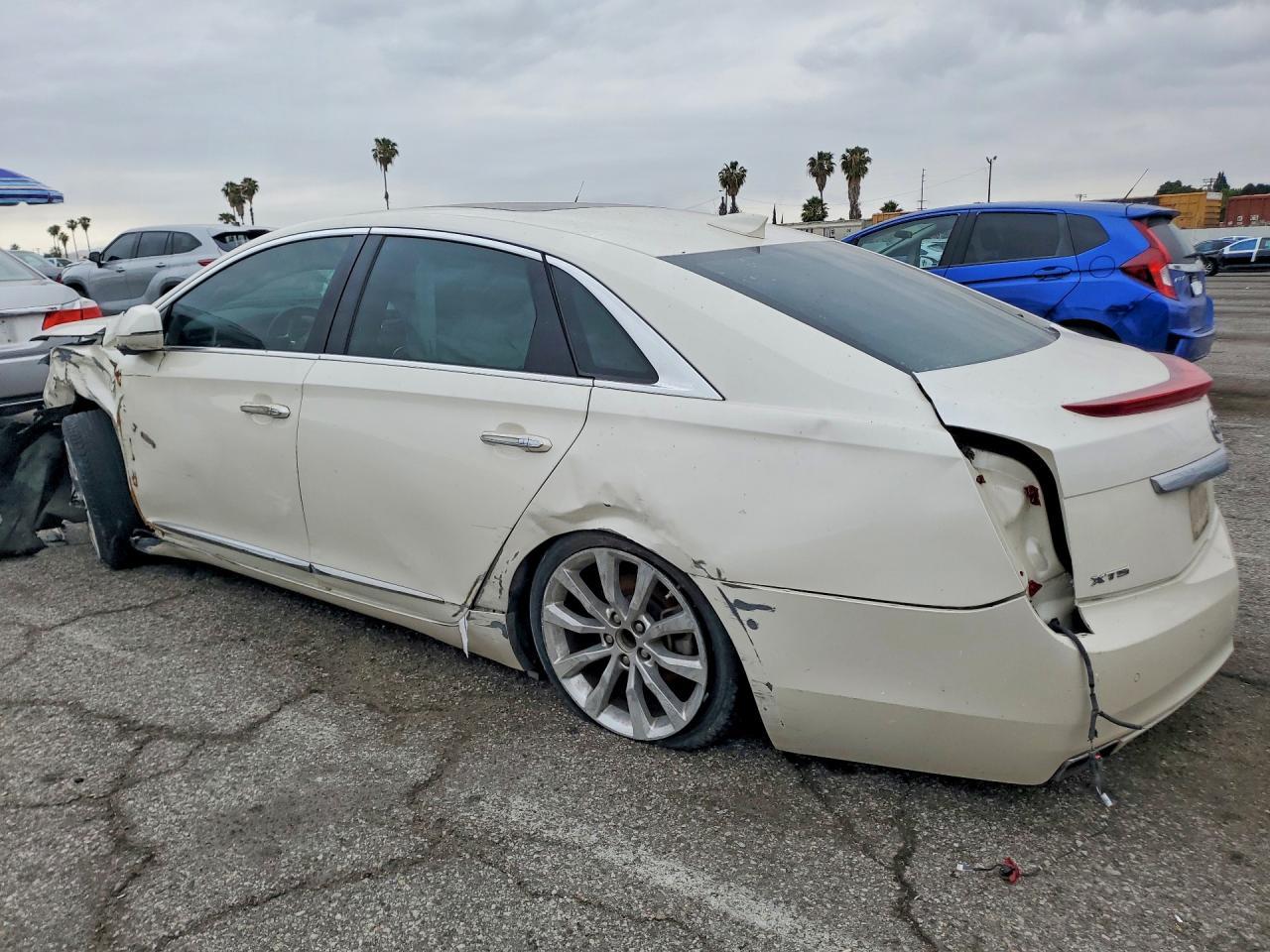 2015 Cadillac Xts Luxury Collection - Image 2