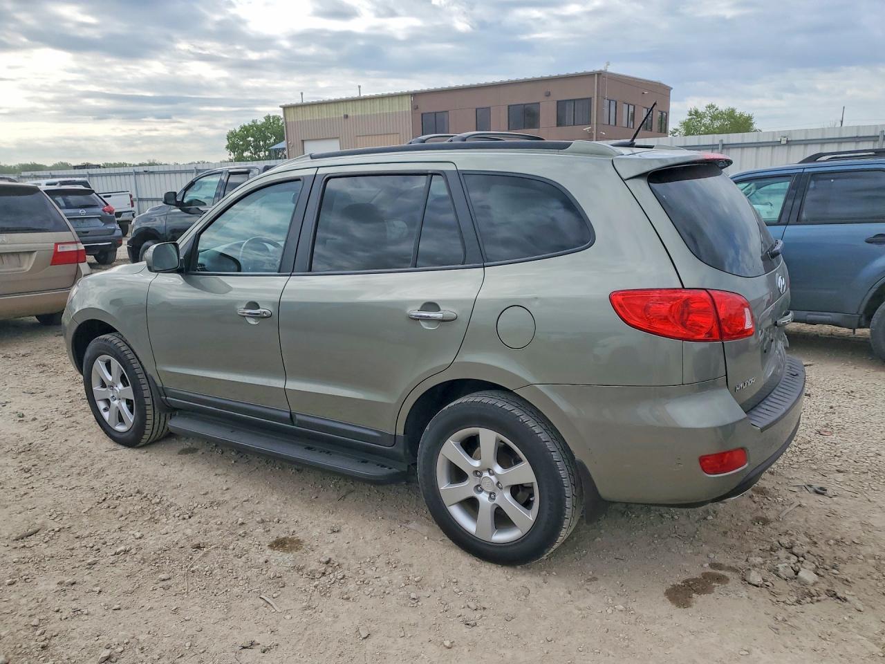 2009 Hyundai Santa Fe - Image 2