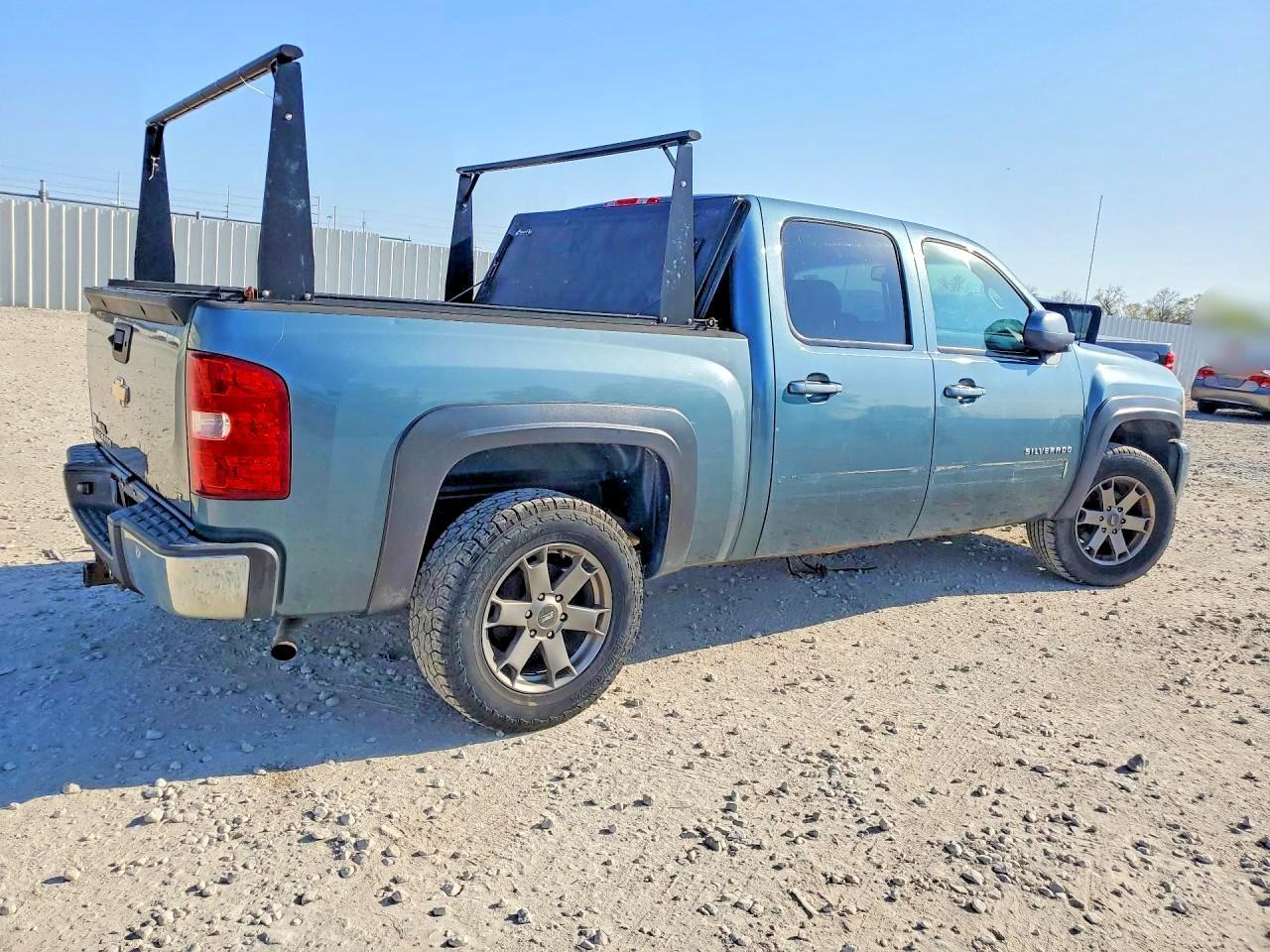 2010 Chevrolet Silverado K1500 Lt - Image 3