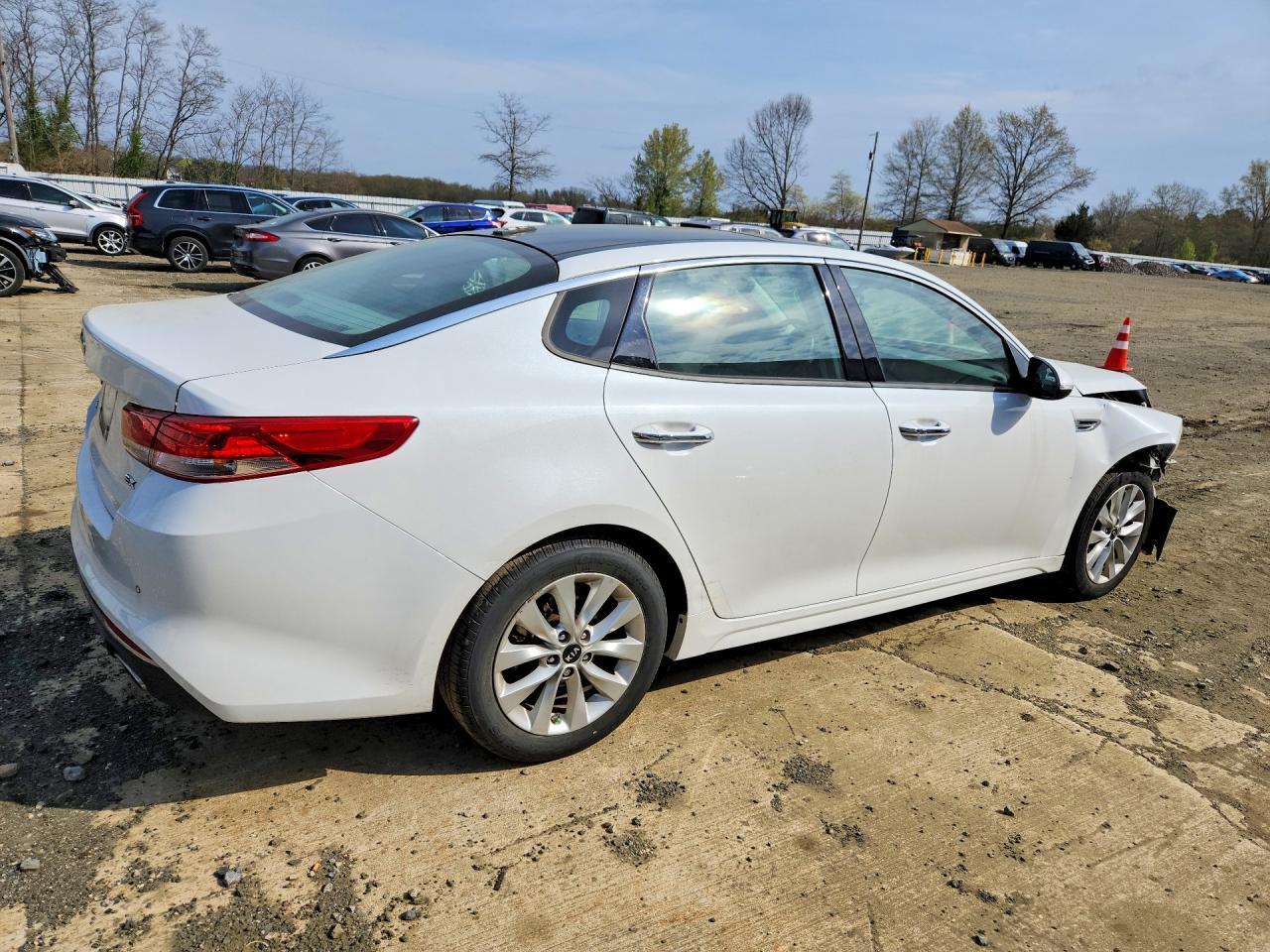 2016 Kia Optima Ex - Image 3