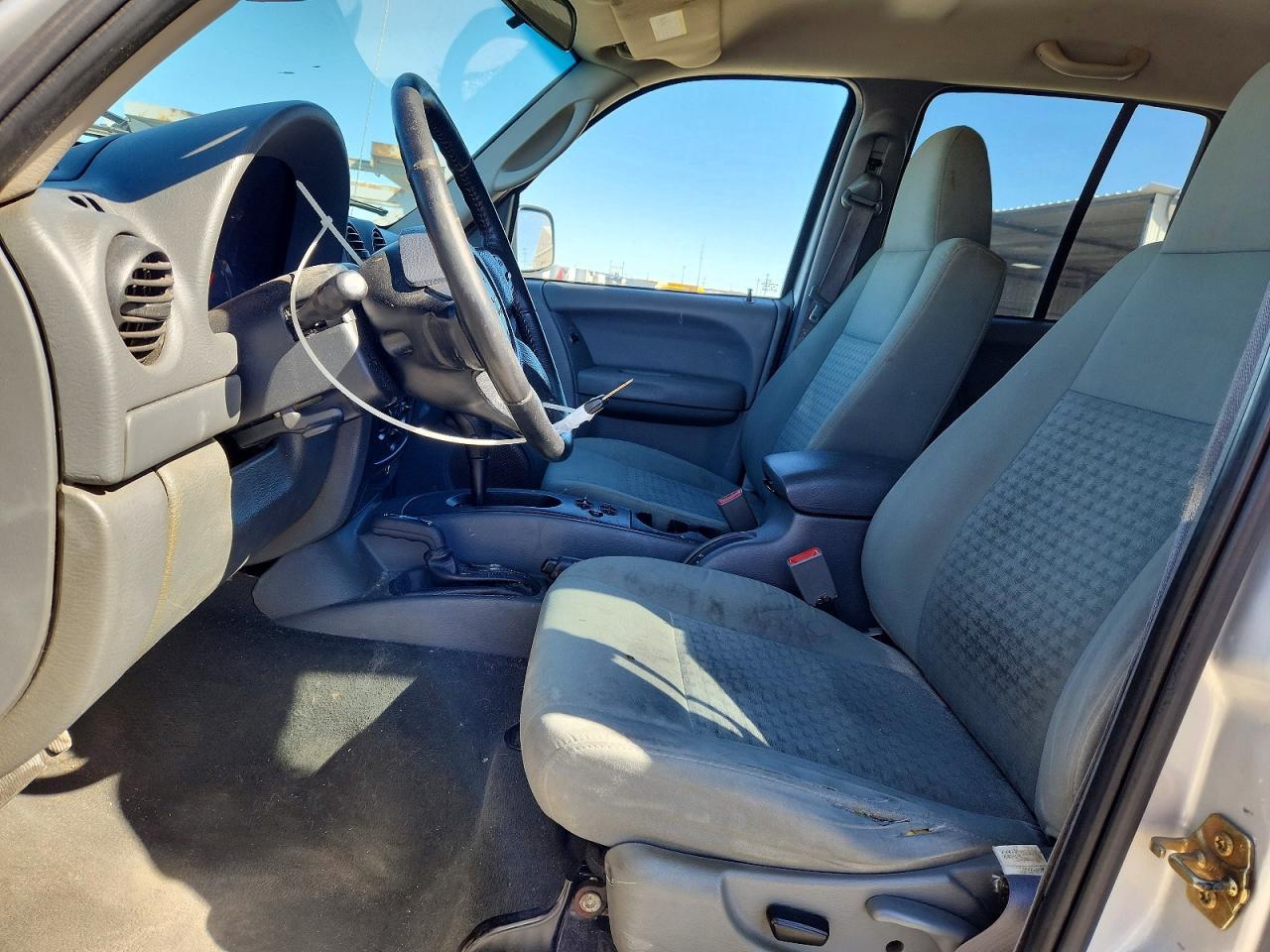2007 Jeep Liberty Sport - Image 7