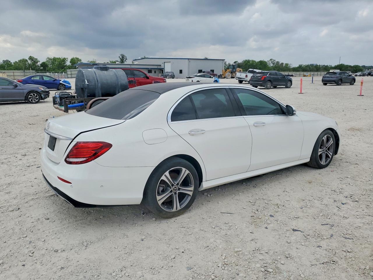 2019 Mercedes-Benz E 300 - Фото 3