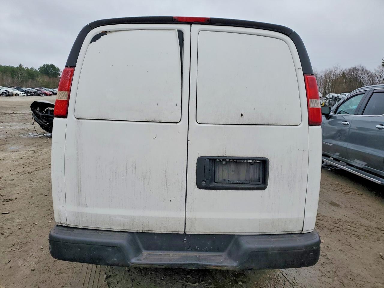 2011 Chevrolet Express G1500 - Image 6