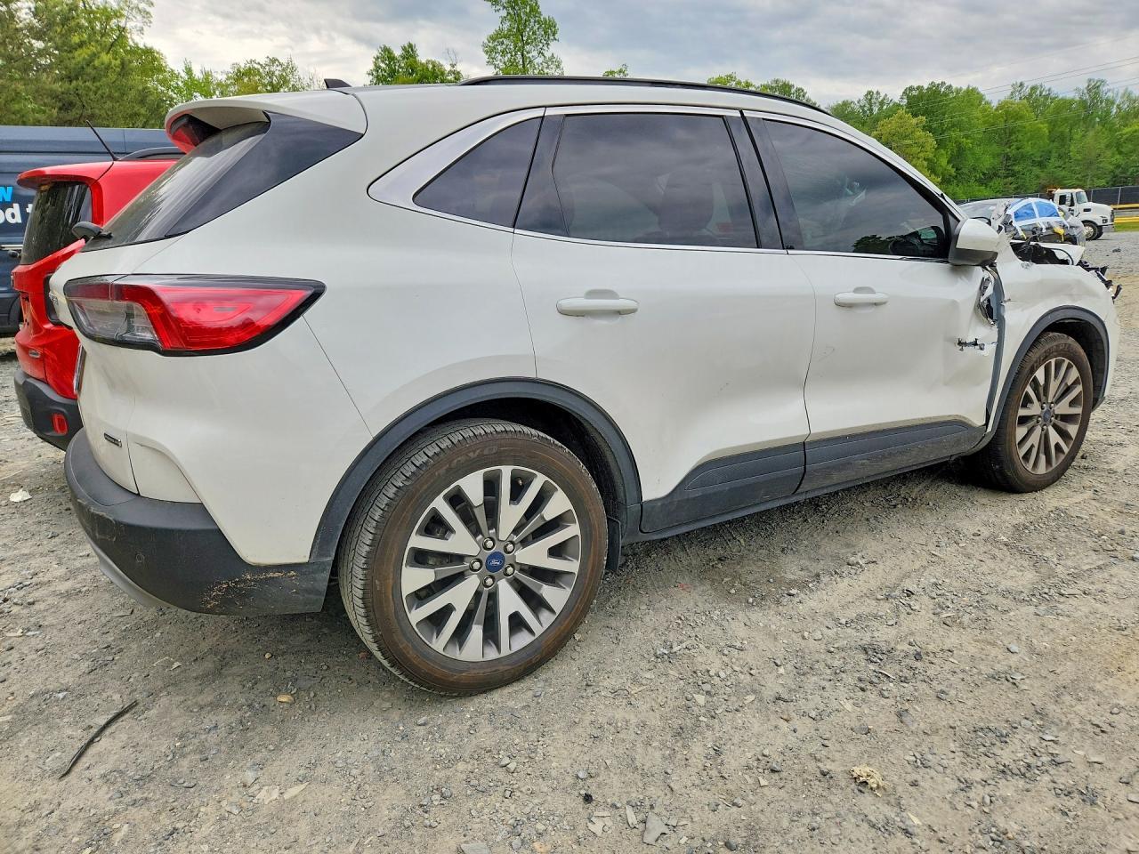 2022 Ford Escape Titanium - Фото 3
