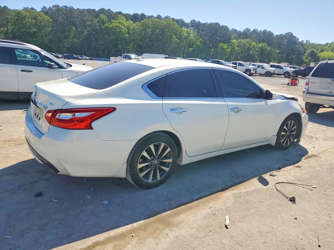 2016 Nissan Altima 2.5 Sv - Image 3