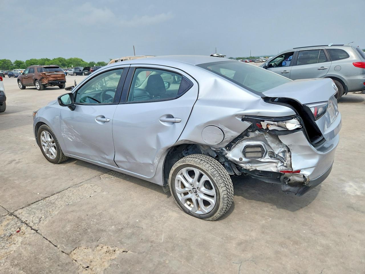 2018 Toyota Yaris Ia Base - Фото 2