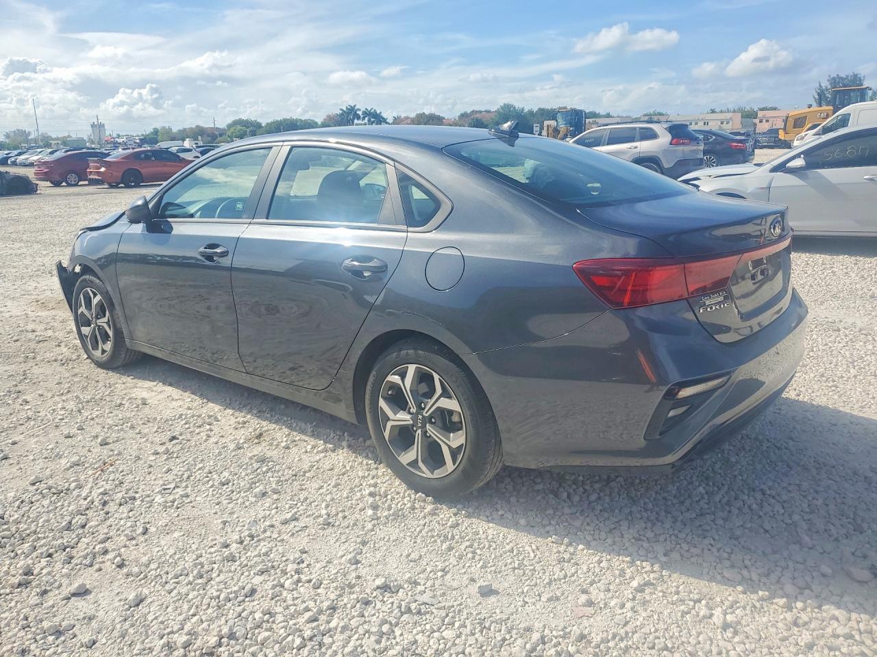 2020 Kia Forte Lxs - Image 2