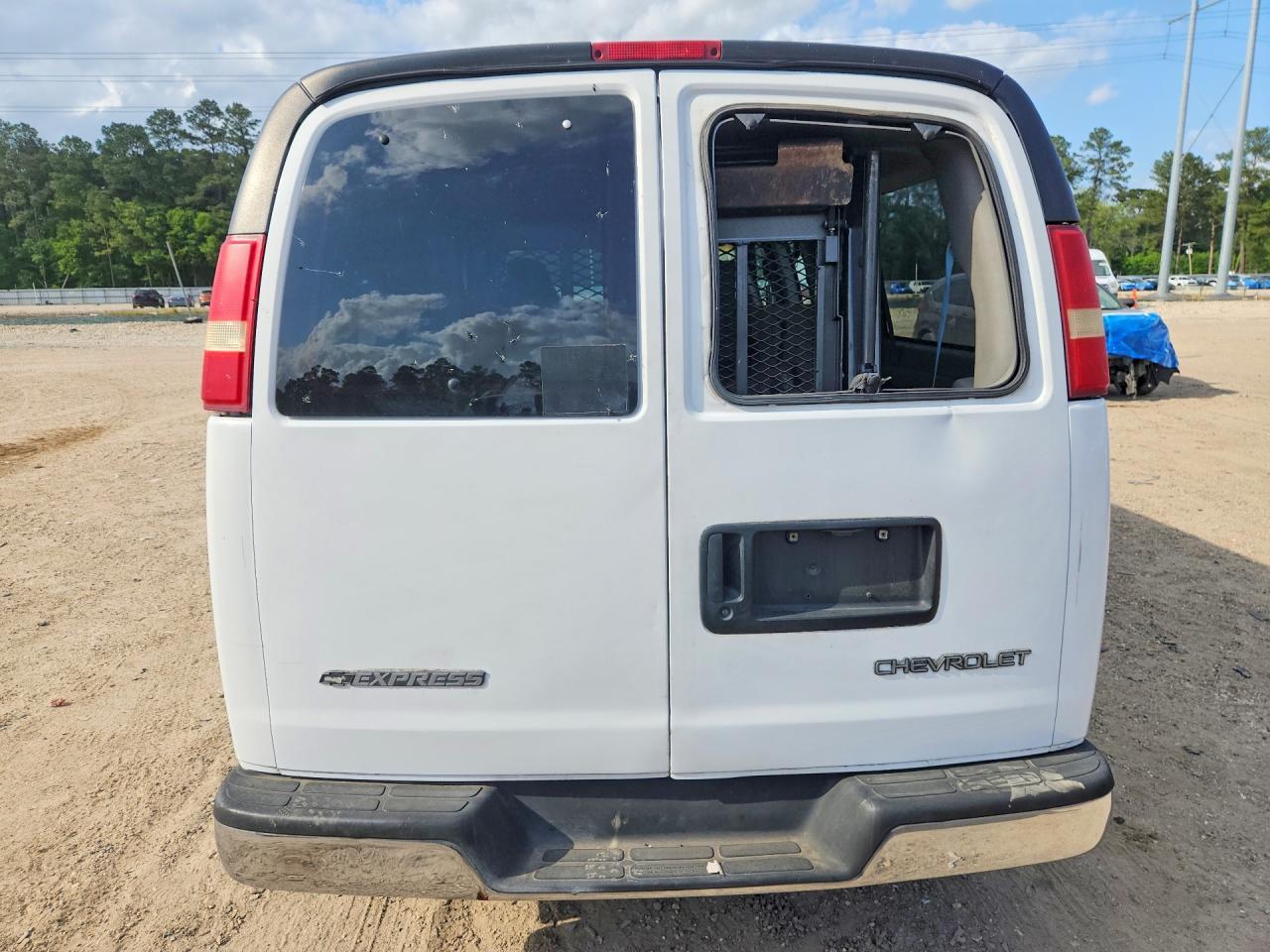 2003 Chevrolet Express G2500 - Image 6