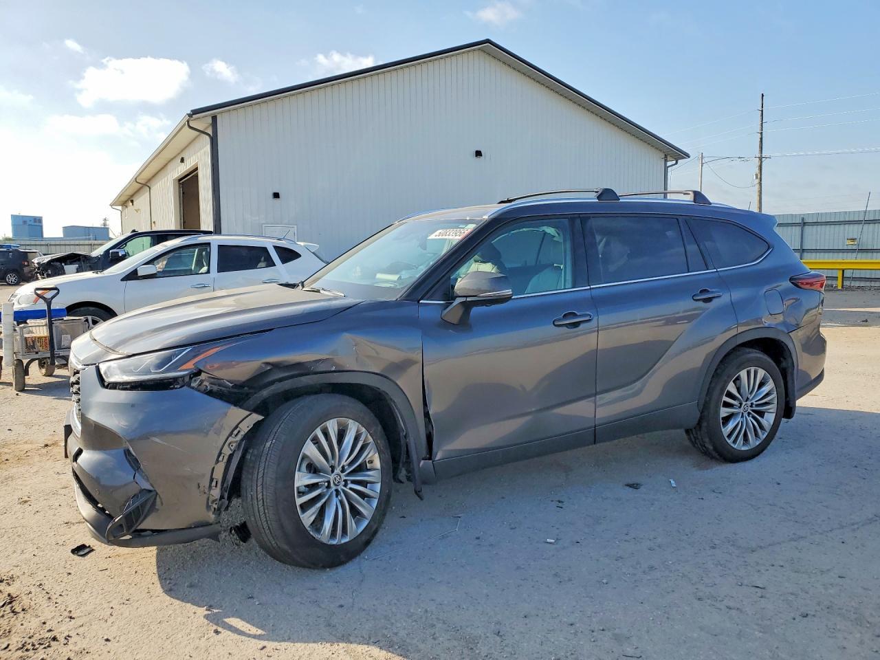 2025 Toyota Highlander Platinum
