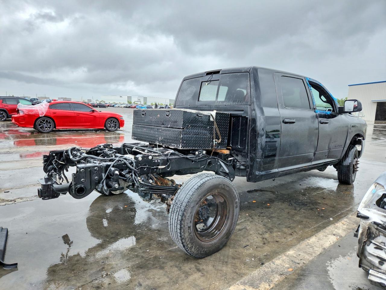2024 Ram 3500 Laramie 4Wd 6.7L V8 Tdsl - Фото 3