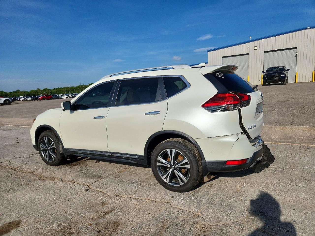 2017 Nissan Rogue - Фото 2