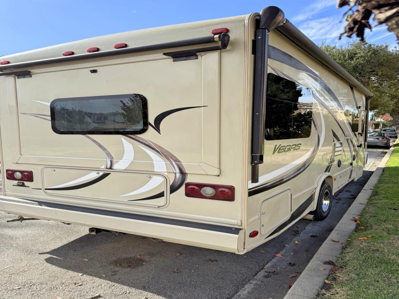 2016 Ford Econoline E450 Super Duty Commercial Stripped Chassis - Фото 4