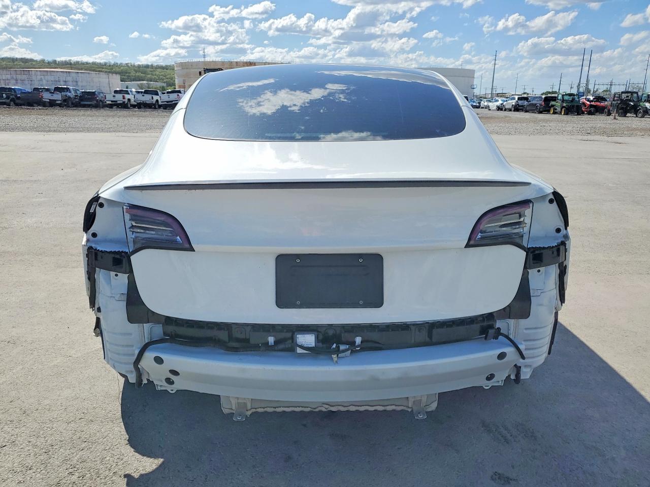 2022 Tesla Model 3 - Фото 6