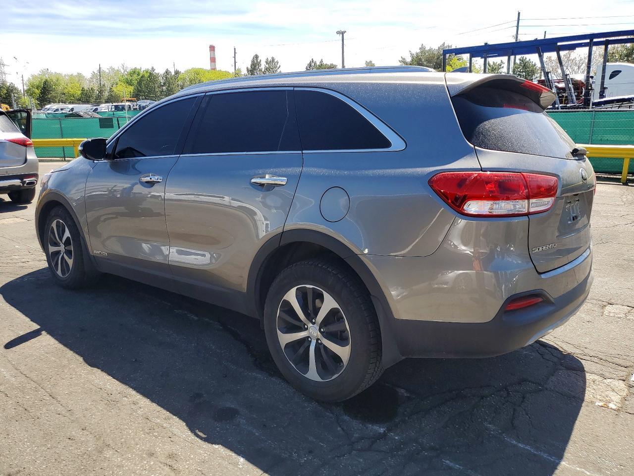 2016 Kia Sorento Ex - Image 2