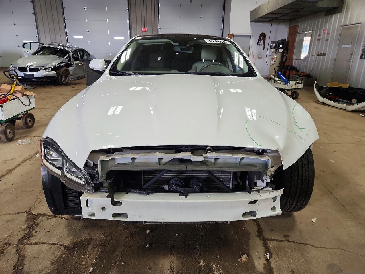 2017 Jaguar Xj - Image 5