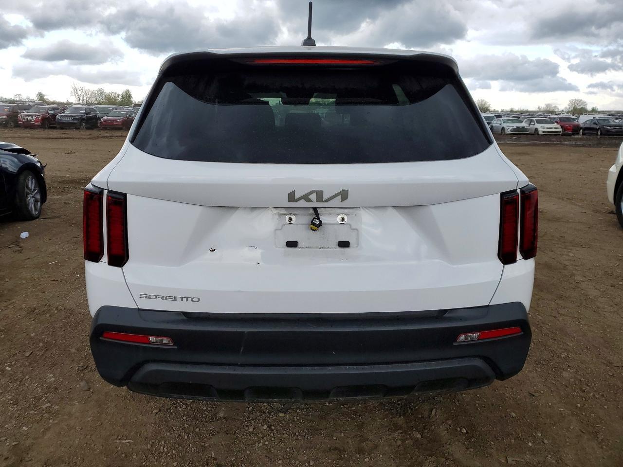 2023 Kia Sorento Lx - Image 6