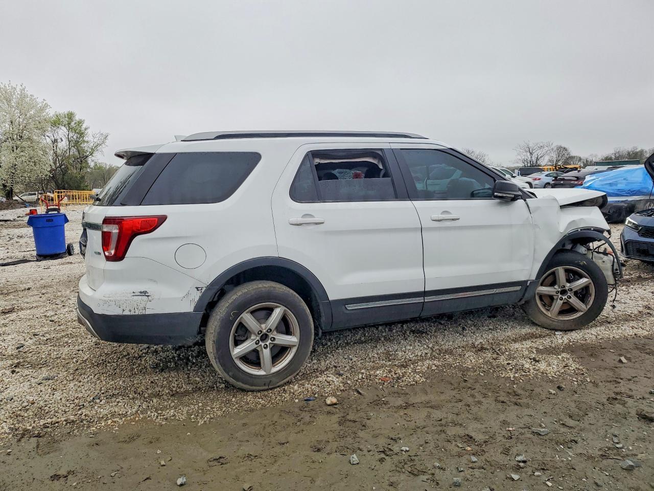 2017 Ford Explorer Xlt - Фото 3